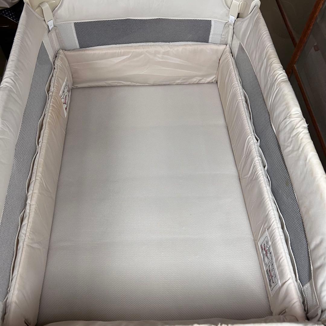 アップリカ ココネルエアー ベビーベッド　ミルクWH　ホワイト