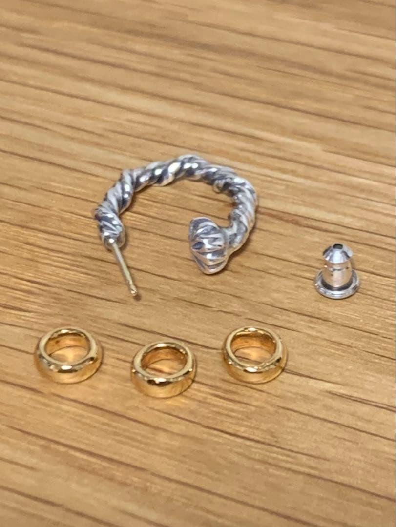 BILL WALL LEATHER ツイスティフープピアス スモール BEAMS