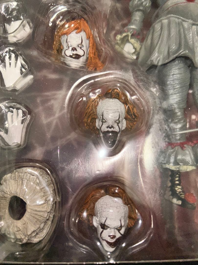 新品NECA ITペニーワイズ アクションフィギュア 18cm