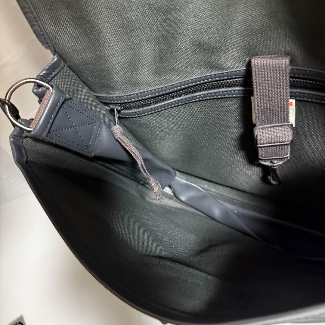 ⭐️未使用級⭐️ラゲッジレーベル　メッセンジャーバッグ　赤バッテン