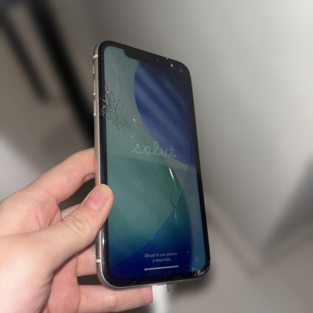 IPhone11 画面傷あり　64GB 71%バッテリー