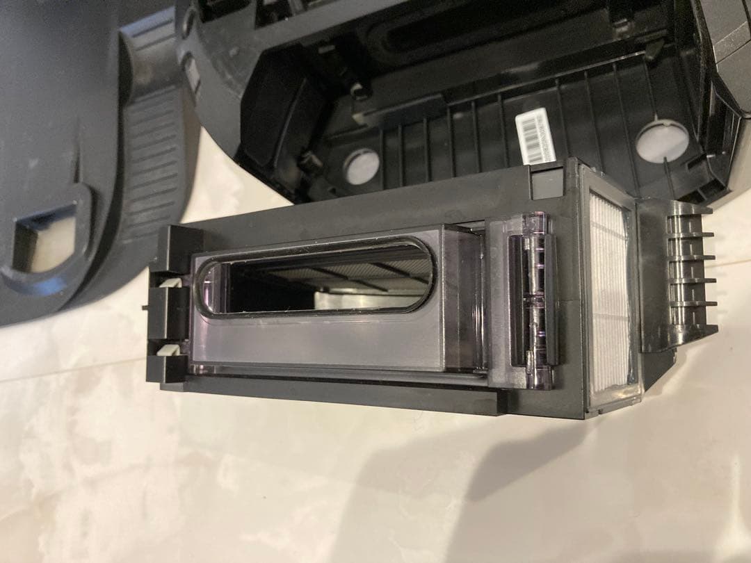 iRobot ルンバi7+ (Roomba i7+) 本体とクリーンベース