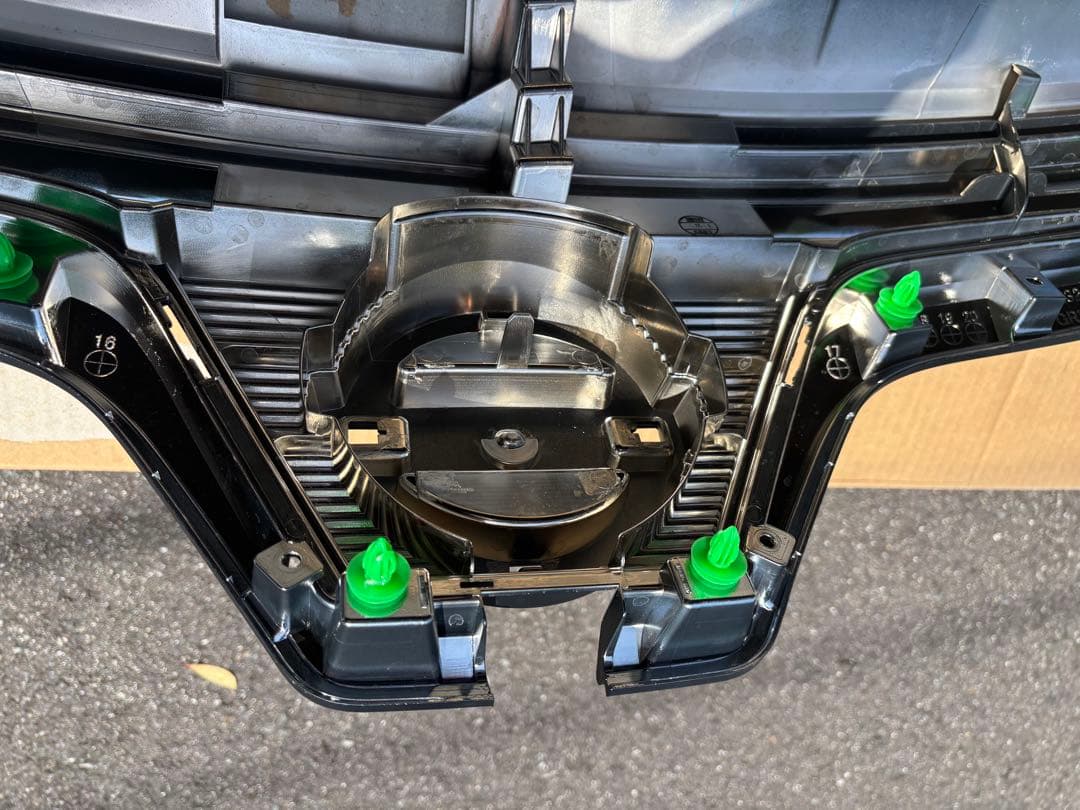 新車外し　日産 エルグランド E52 中期 純正 フロントグリル 62322