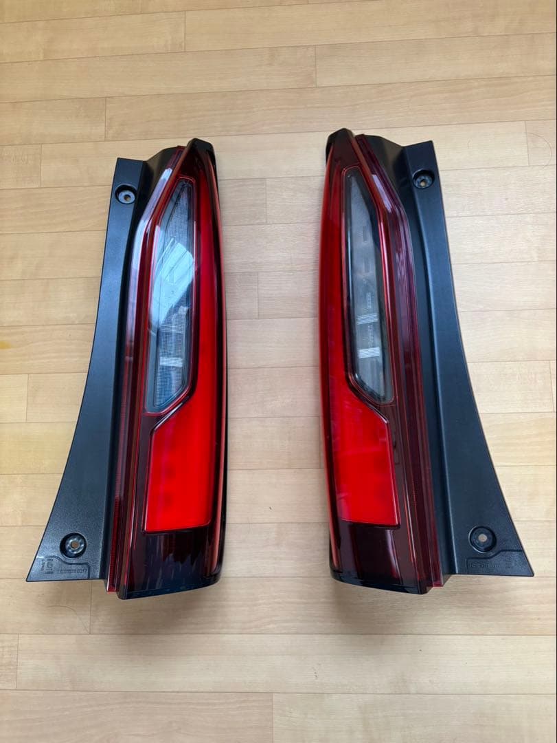 テールランプカバー 赤 ホンダNBOX