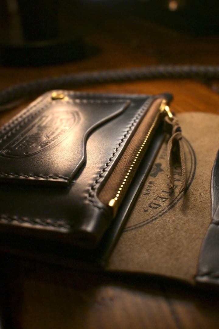 ホーウィン 茶芯 ミドル トラッカーウォレット レザー 革財布 ブラック 長財布