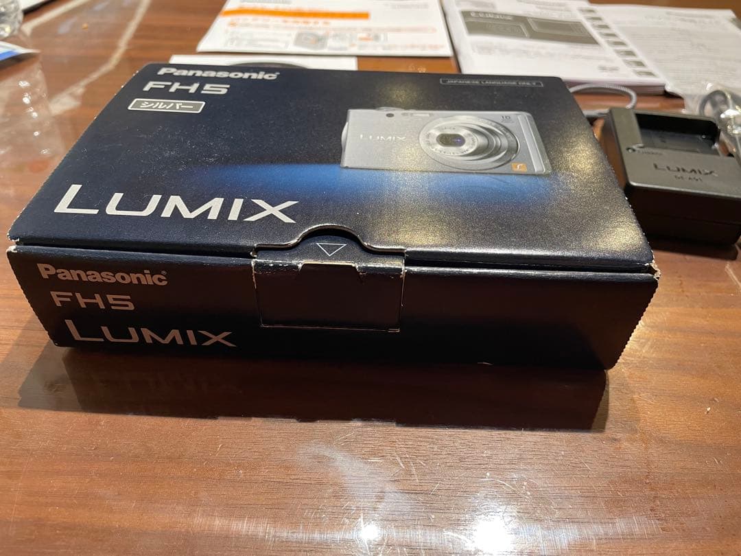【新品未使用】パナソニック　DMC-FH5 LUMIX シルバー