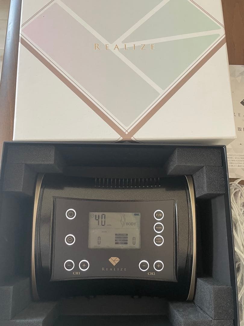 REALIZE スリムビューティハウス　本体と美顔器