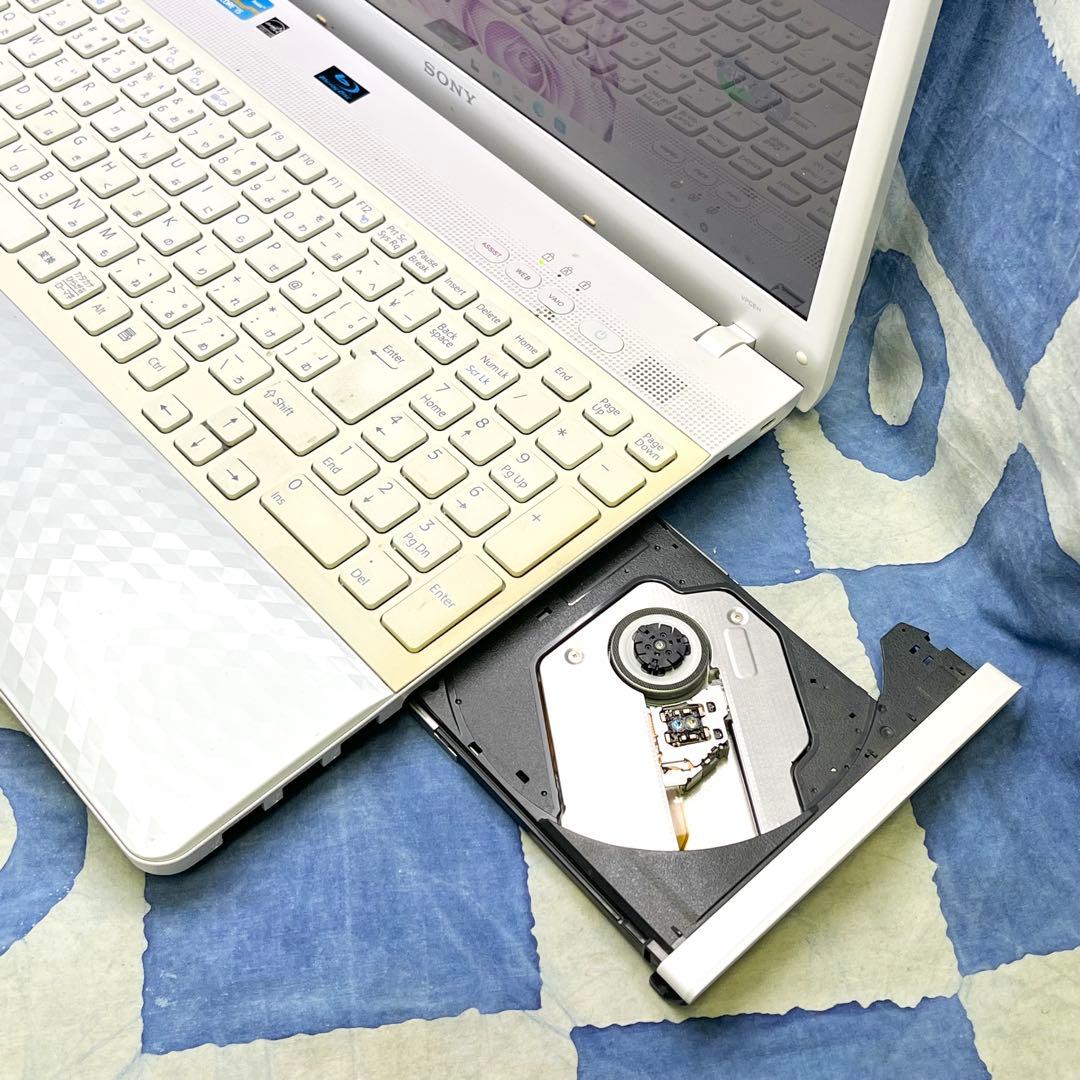 人気VAIO♡快速SSD256G☆i5☆美しい白♪ブルーレイ&カメラ！Win11