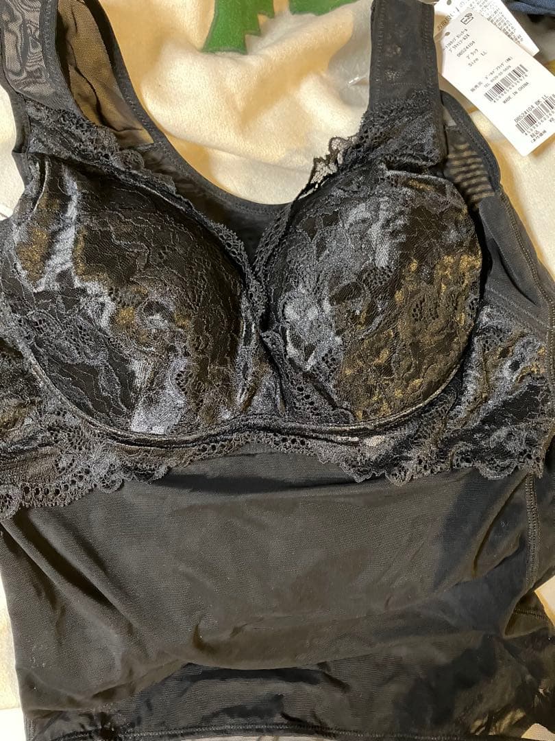 ブラデリス　4色セット 新品 2枚色違い　2デザイン違い