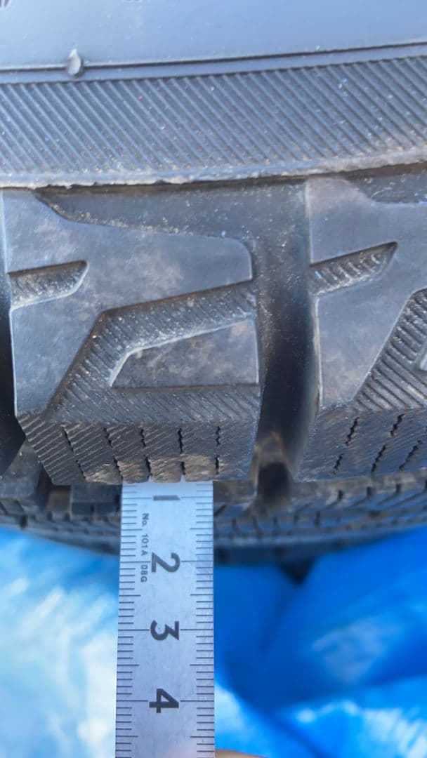 じん　ヨコハマ スタッドレスタイヤ 225/65R17 アルミホイール①