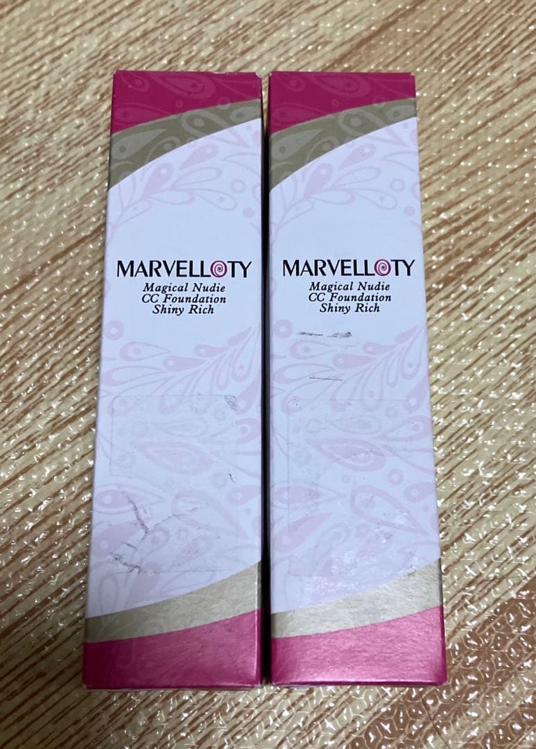 マーヴェラティ マジカルヌーディー　CCファンデ シャイニーリッチ