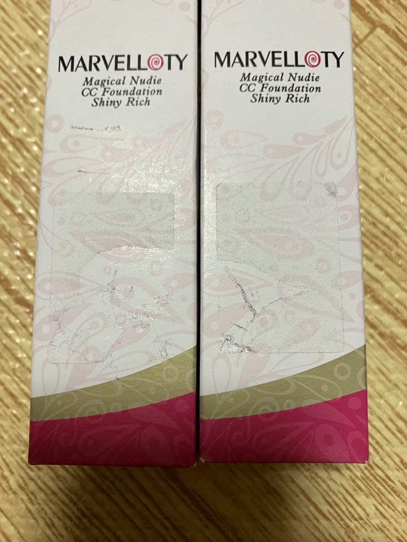 マーヴェラティ マジカルヌーディー　CCファンデ シャイニーリッチ