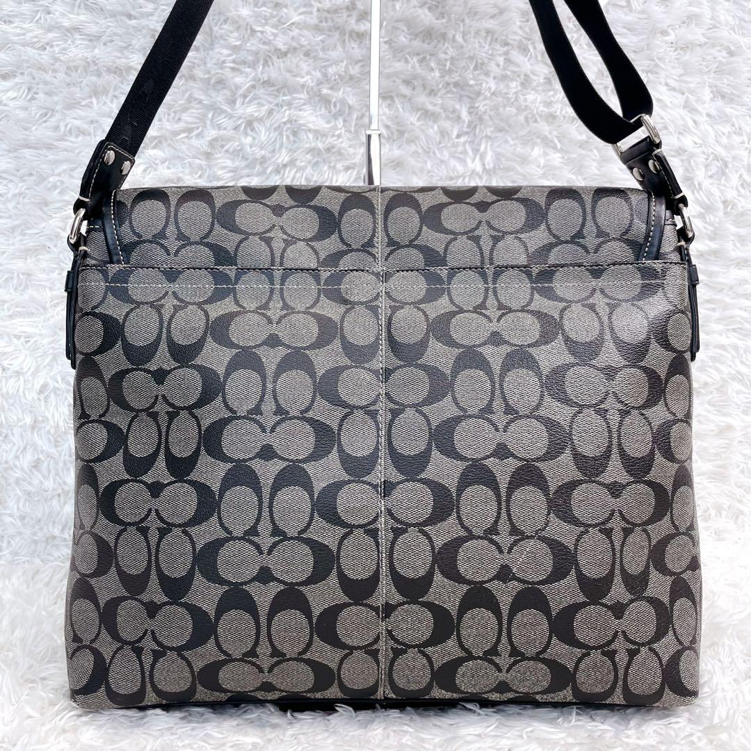 美品　コーチ　メッセンジャーバッグ　ショルダー　ヘリテージ　PVC　フラップ