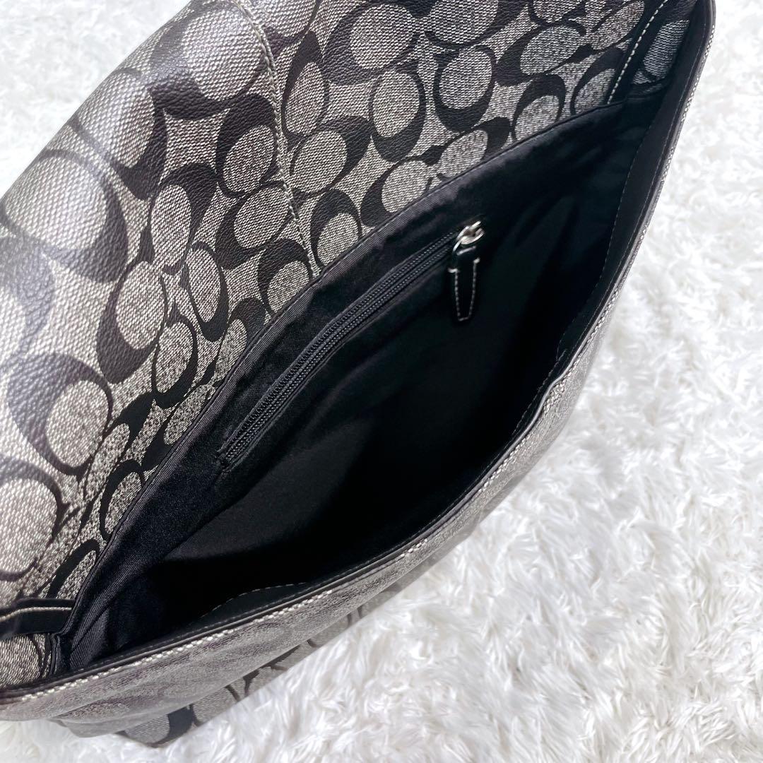 美品　コーチ　メッセンジャーバッグ　ショルダー　ヘリテージ　PVC　フラップ