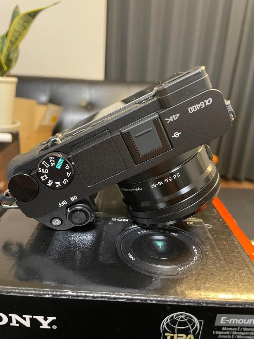【新品同様】撮影枚数2枚！SONY α6400 16-50mmレンズ付＋ケージ