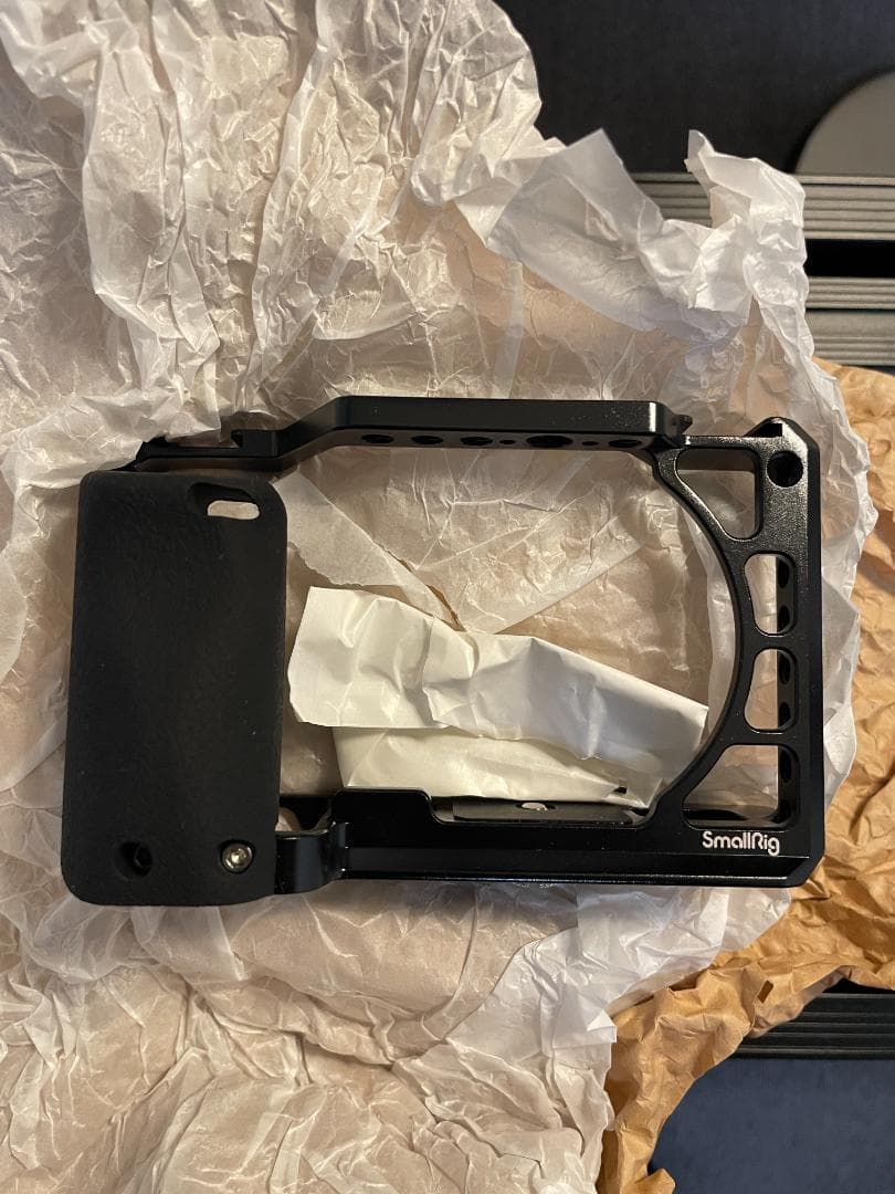 【新品同様】撮影枚数2枚！SONY α6400 16-50mmレンズ付＋ケージ