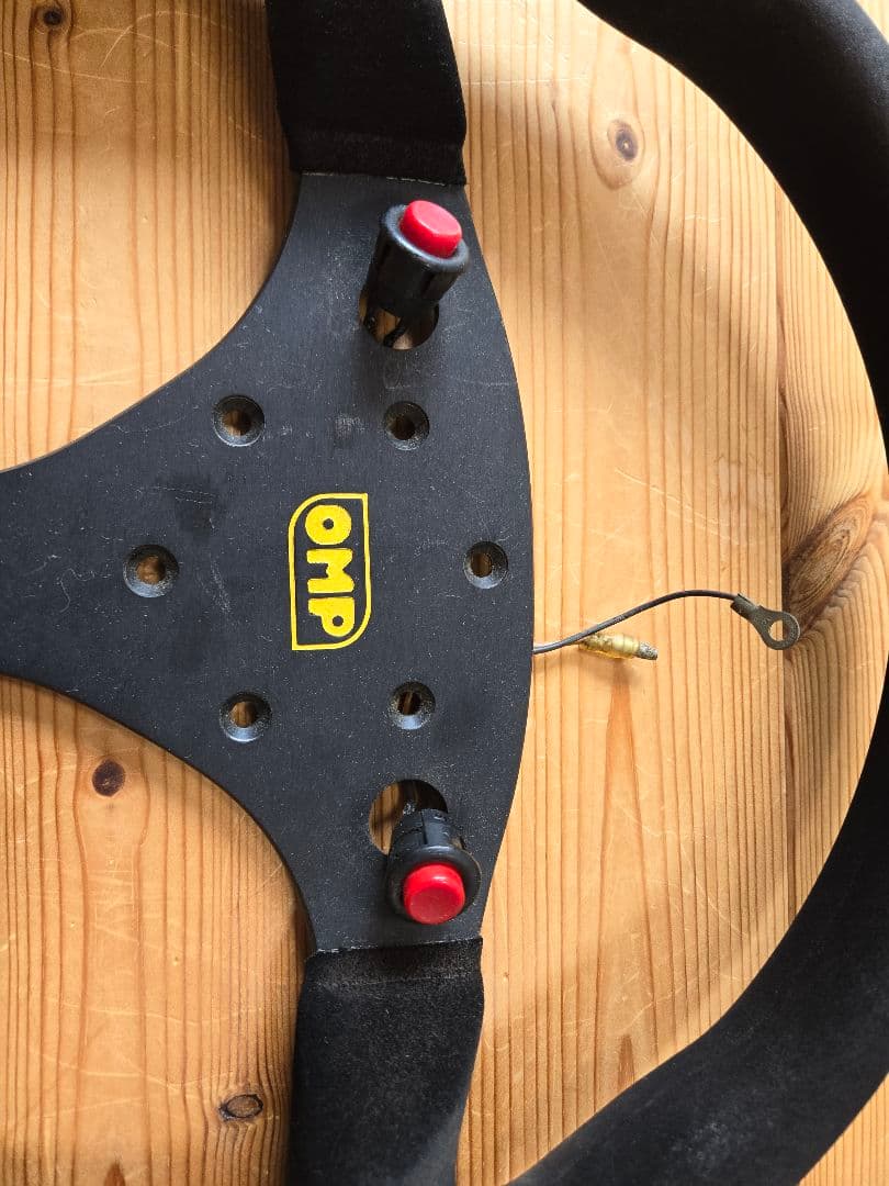 OMP スポーツステアリングホイール　ブラックスエード仕上げ仕様