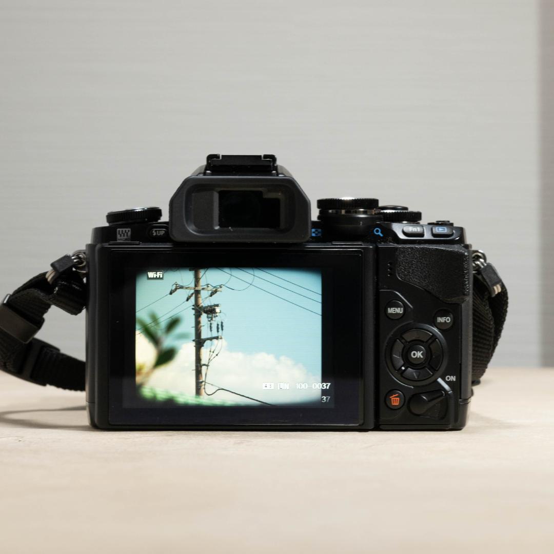 OLYMPUS OM-D E-M10 ダブルレンズキット スマホ転送OK