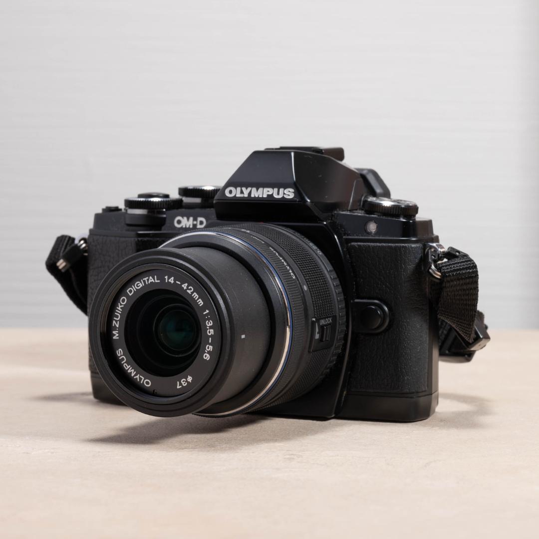 OLYMPUS OM-D E-M10 ダブルレンズキット スマホ転送OK