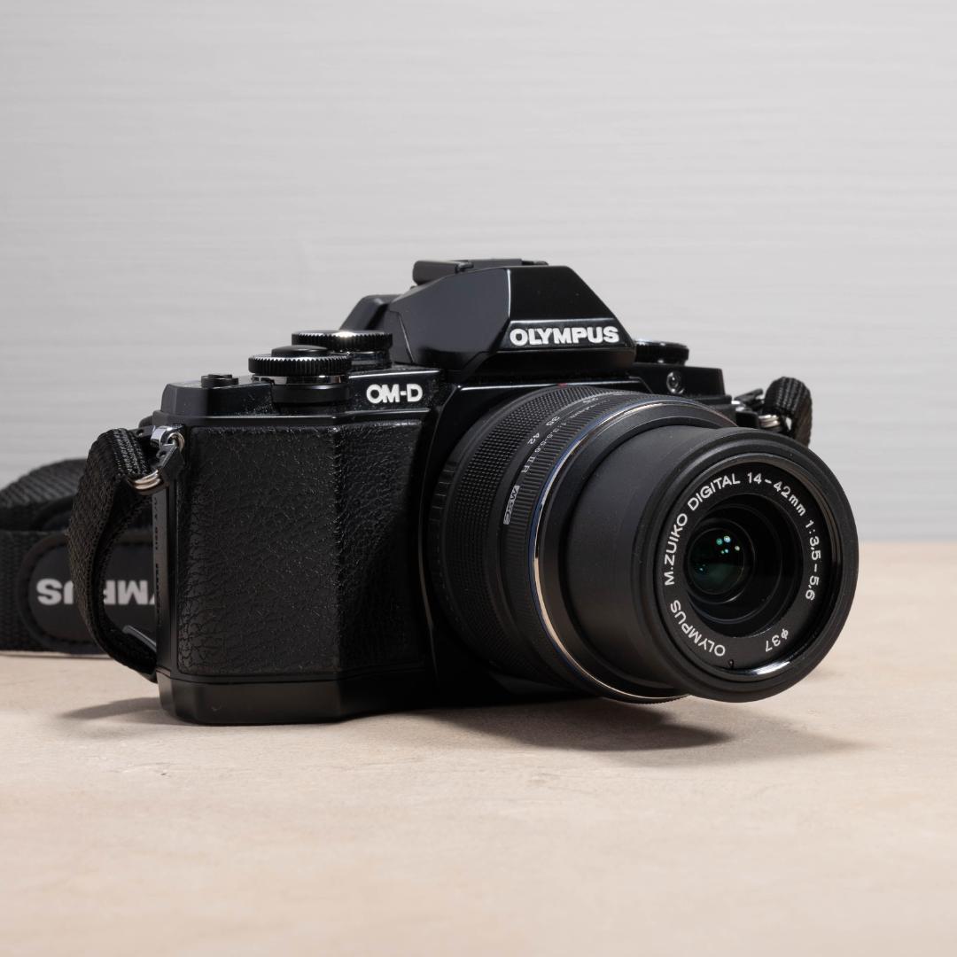 OLYMPUS OM-D E-M10 ダブルレンズキット スマホ転送OK