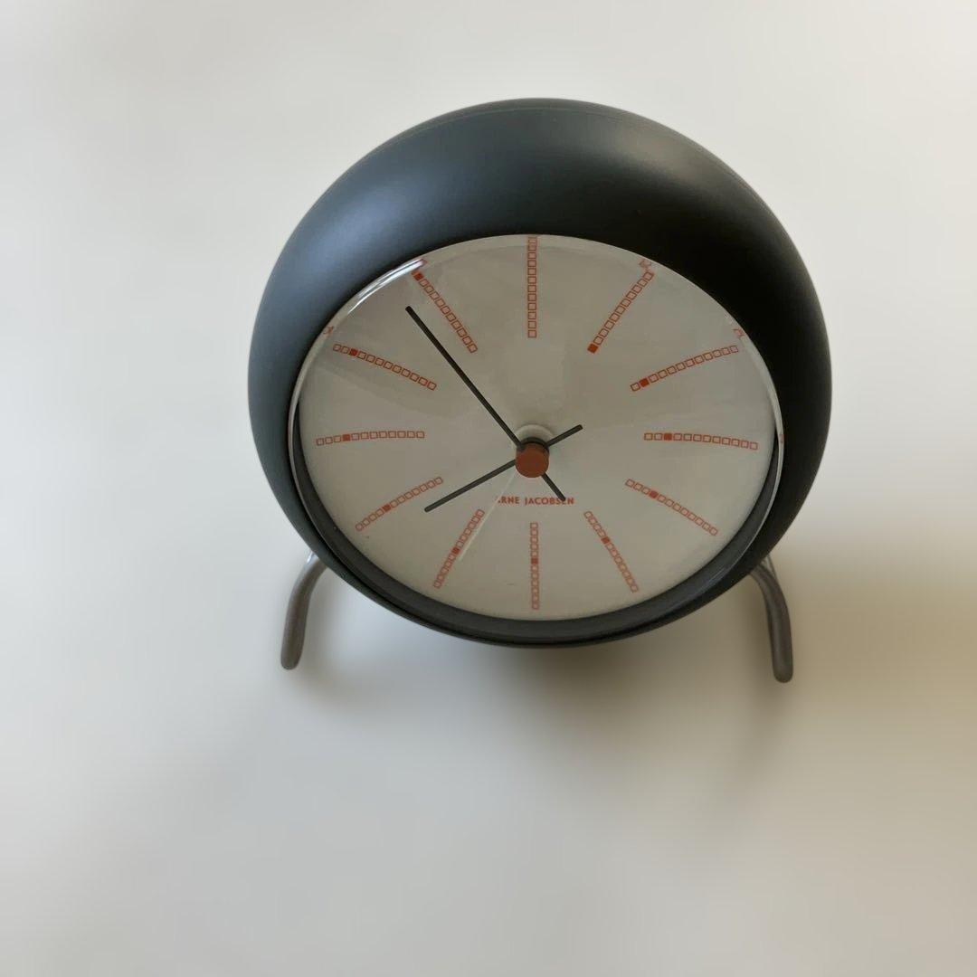 新品　アルネ ヤコブセン テーブルクロックBANKERS バンカーズ グレー