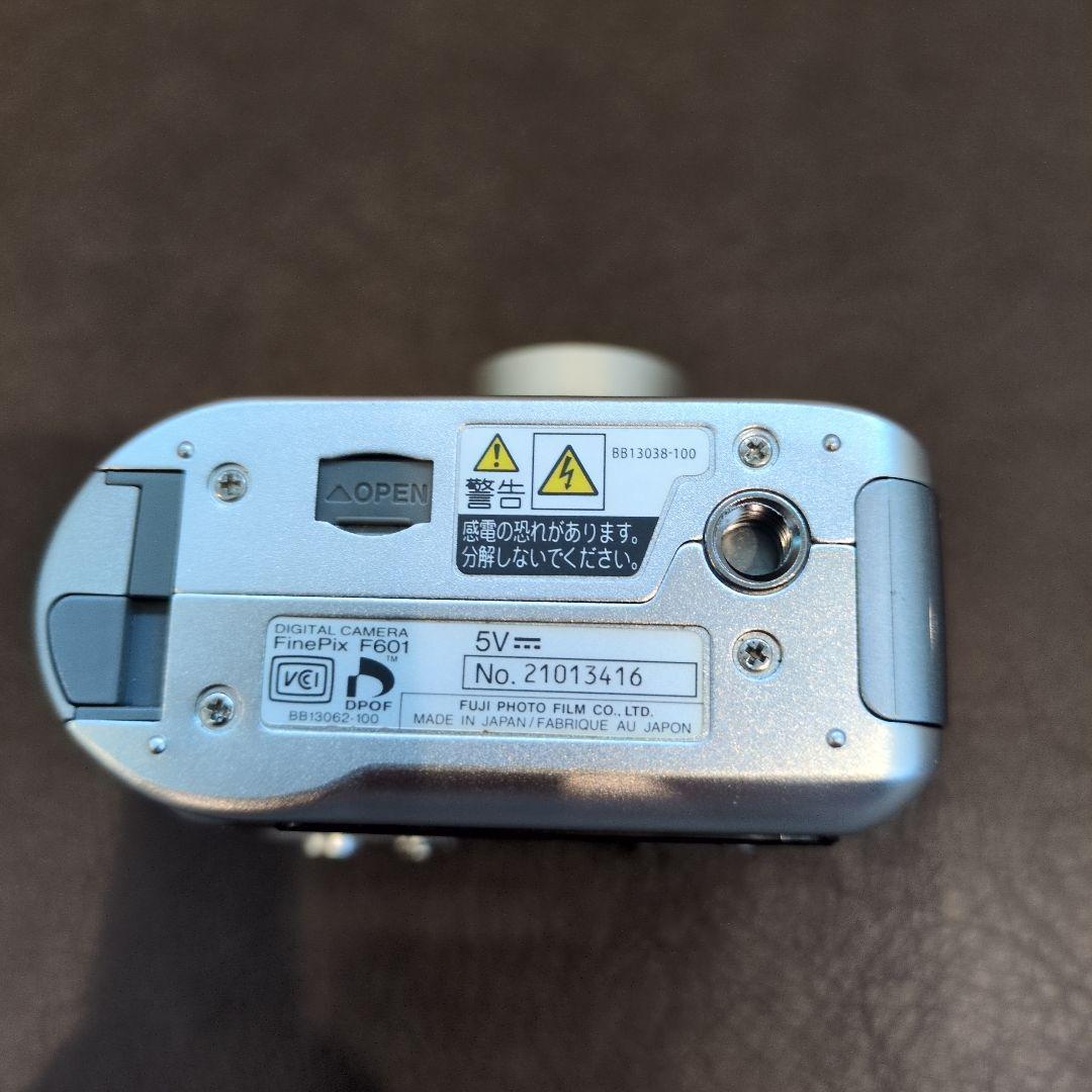 FUJIFILM デジタルカメラ finepix F601