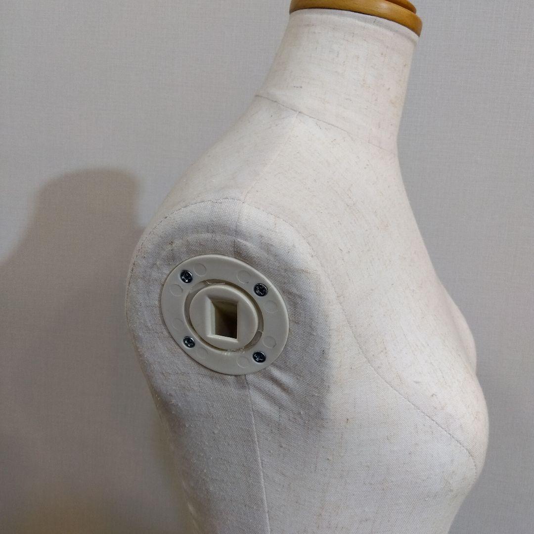 腕付き 上半身 トルソー マネキン レディース 卓上 円形スタンド付き