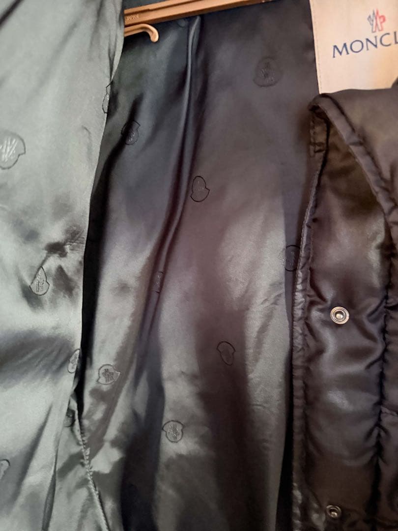 モンクレール ブラック ダウンジャケット