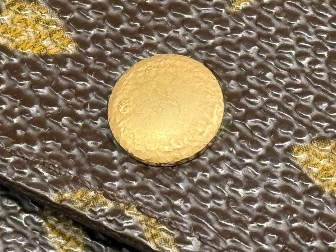 LOUIS VUITTONルイヴィトン　6枚カード入れ付き二つ折り長財布