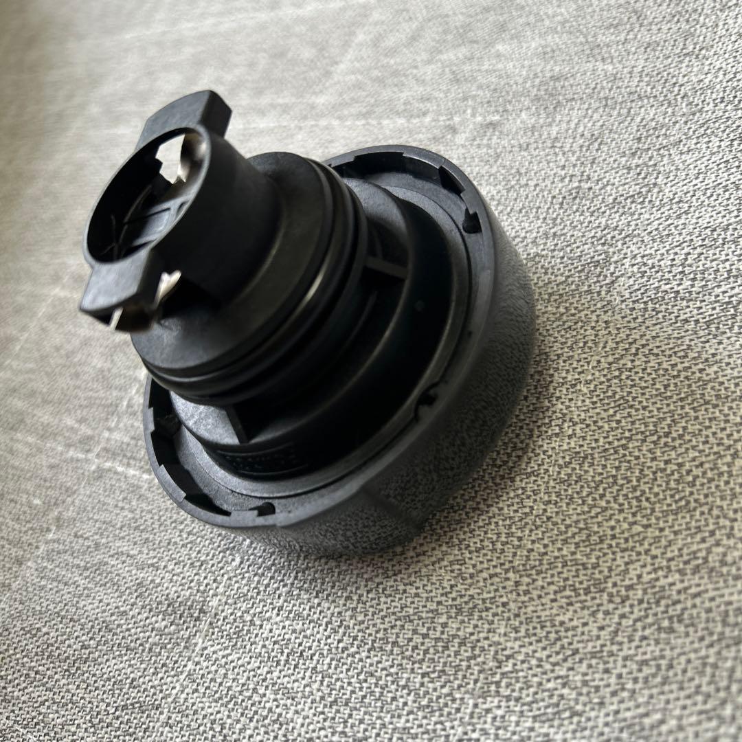 ボルボ、希少Volvo B6304Tエンジン用ヘッドカバー他６点セット