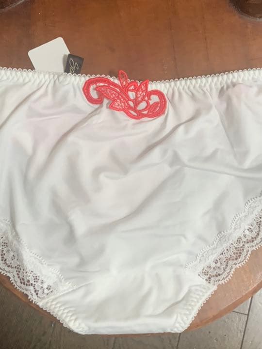 サルート　C75ブラ&ショーツセット【最終価格】