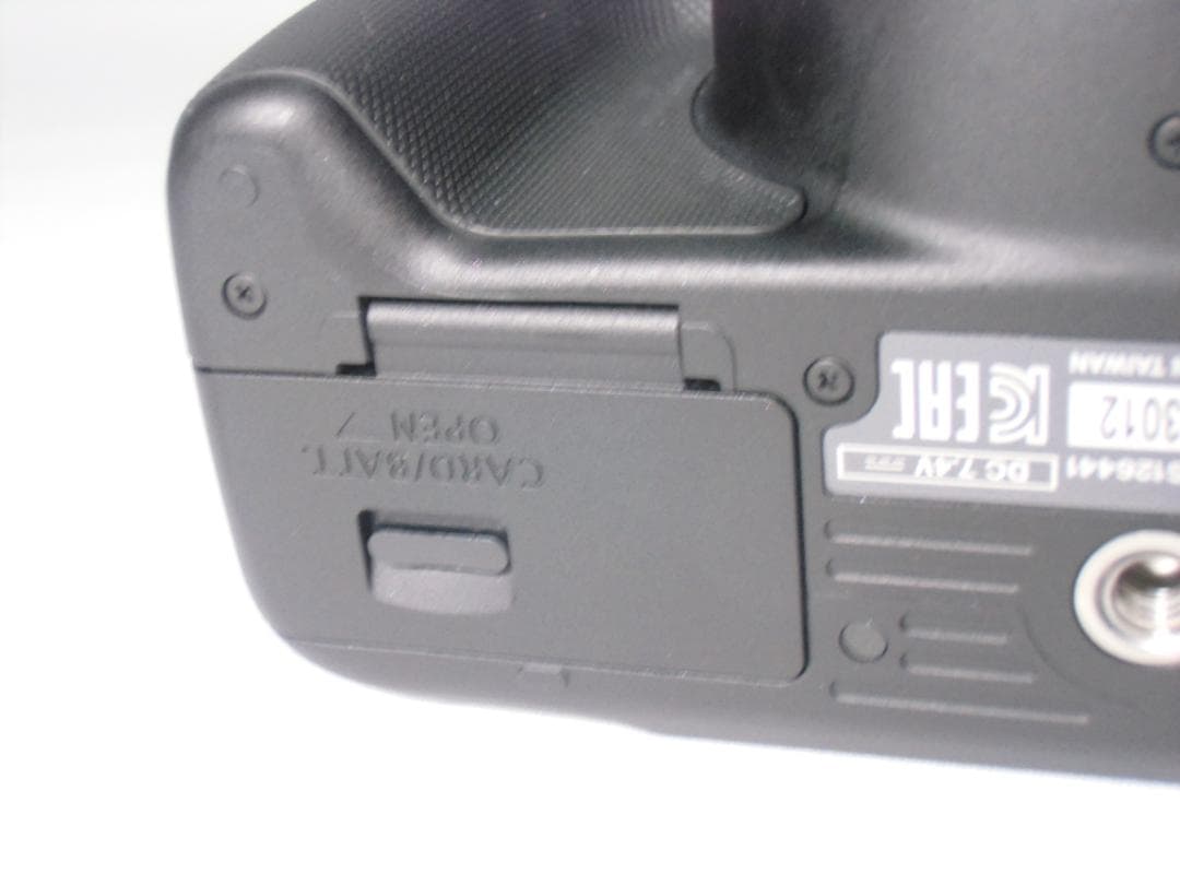 Canon EOS Kiss X7 レンズ付き　B034