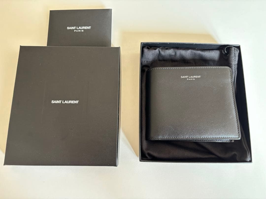 イースト/ウェスト ウォレット（スムースレザー/パース付）サンローランパリ