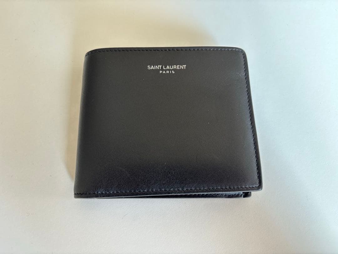 イースト/ウェスト ウォレット（スムースレザー/パース付）サンローランパリ