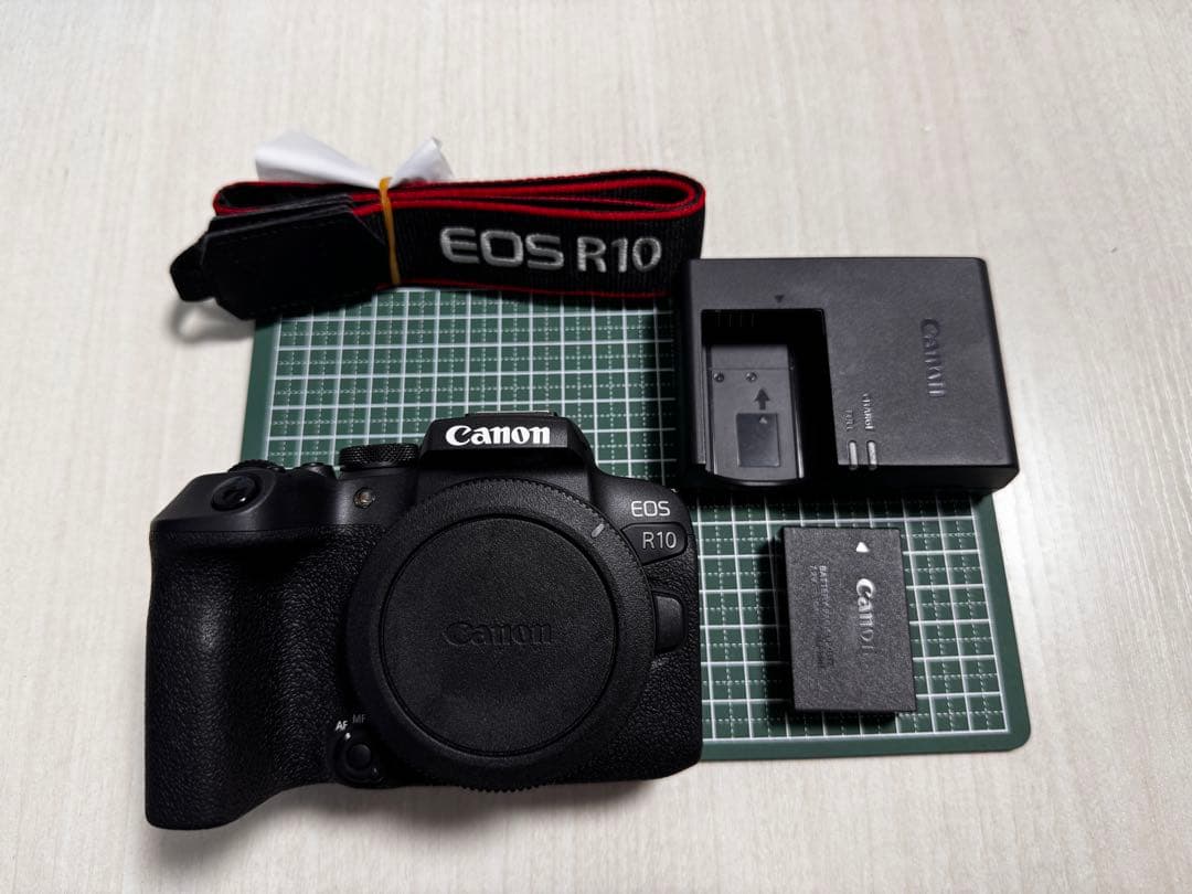 美品キャノンEOSR10 ボディーのみ　箱、説明書