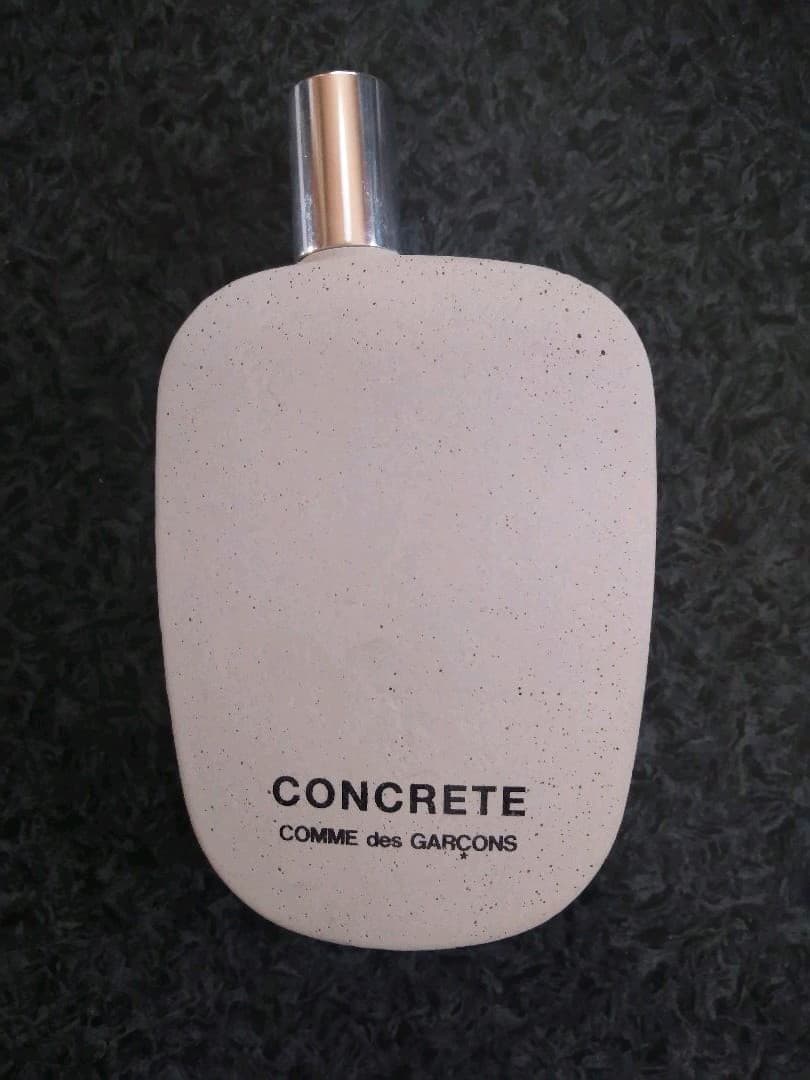 COMME des GARÇONS CONCRETE 香水　箱付き