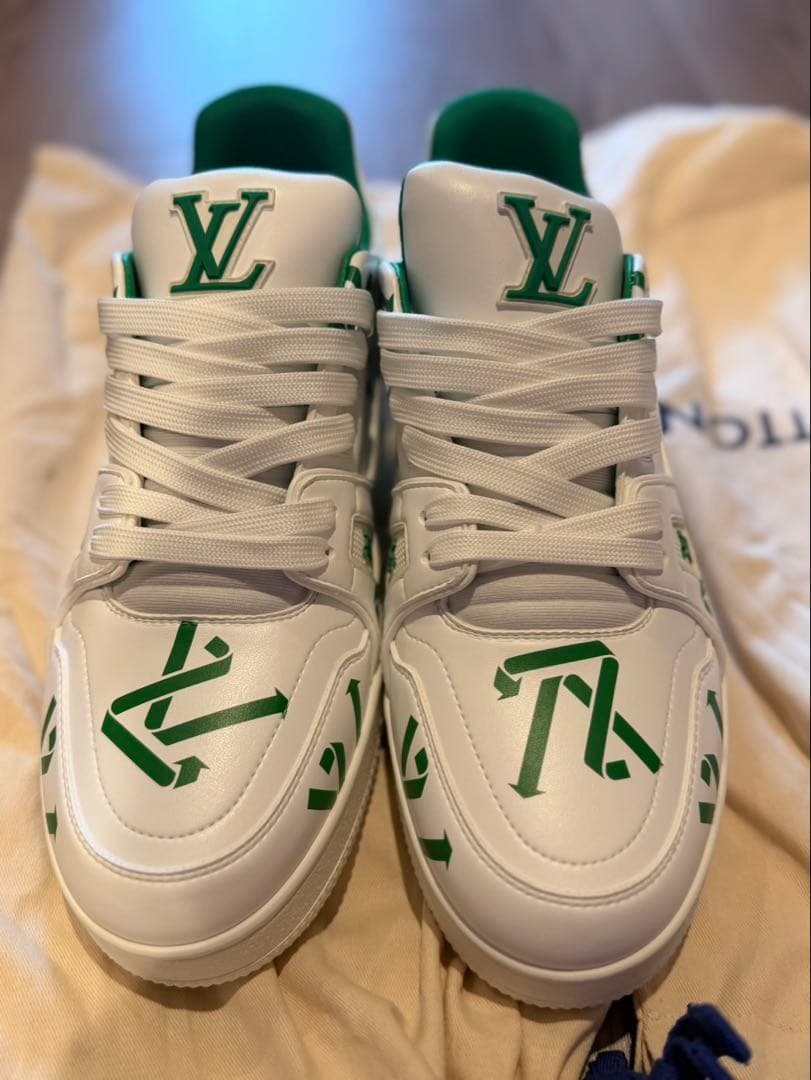 未使用　LOUIS VUITTON LVトレイナー スニーカー サイズ8
