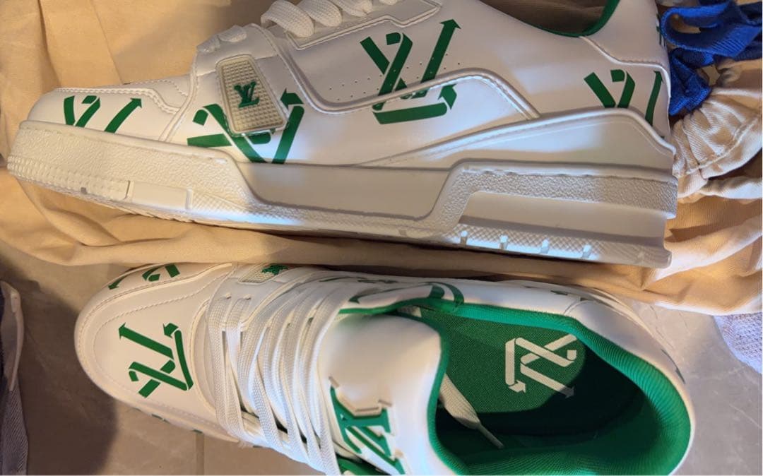 未使用　LOUIS VUITTON LVトレイナー スニーカー サイズ8