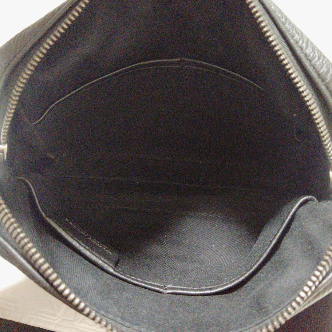 美品　ジョルジオアルマーニ　クロスボディバッグ　レザー　黒　サコッシュ