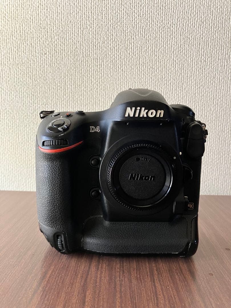 Nikon D4 デジタル一眼レフカメラ 本体とバッテリー