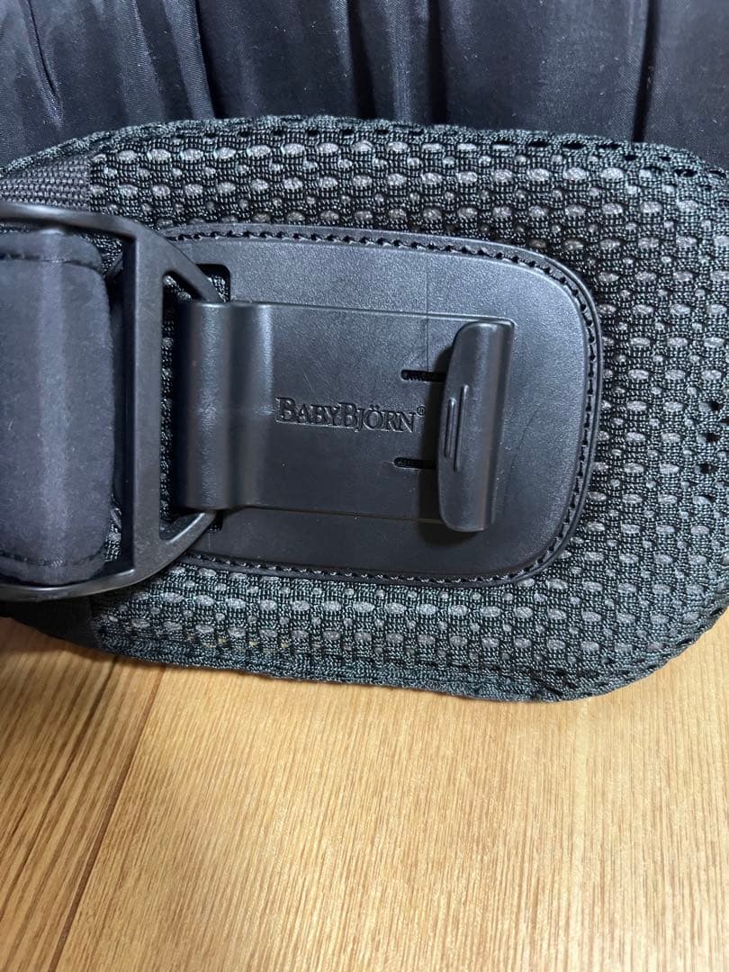 【美品・箱説明書あり】ハーモニー　BABYBJÖRN ブラック メッシュ