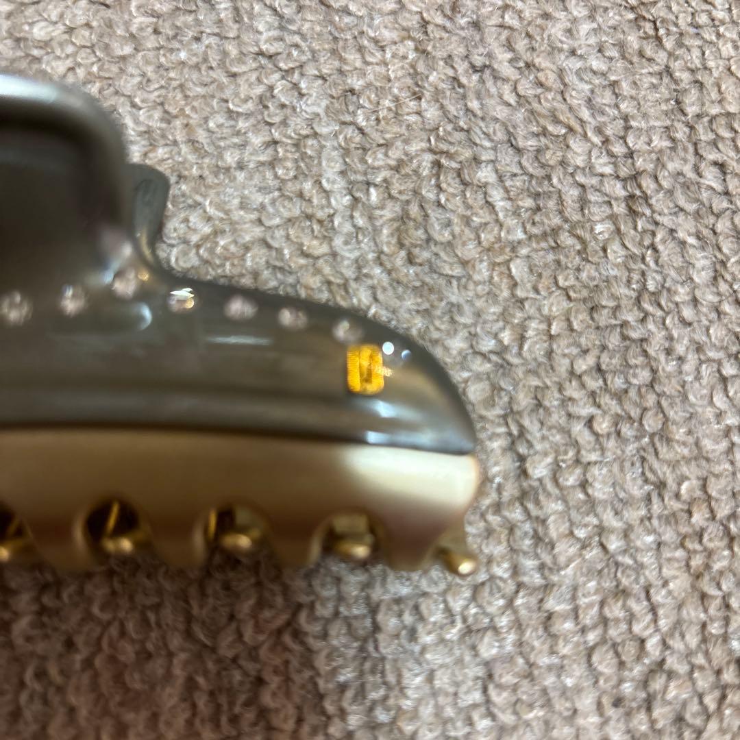 アレクサンドル　ドゥ　パリ　ストーン付きカーキ色ヘアクリップ