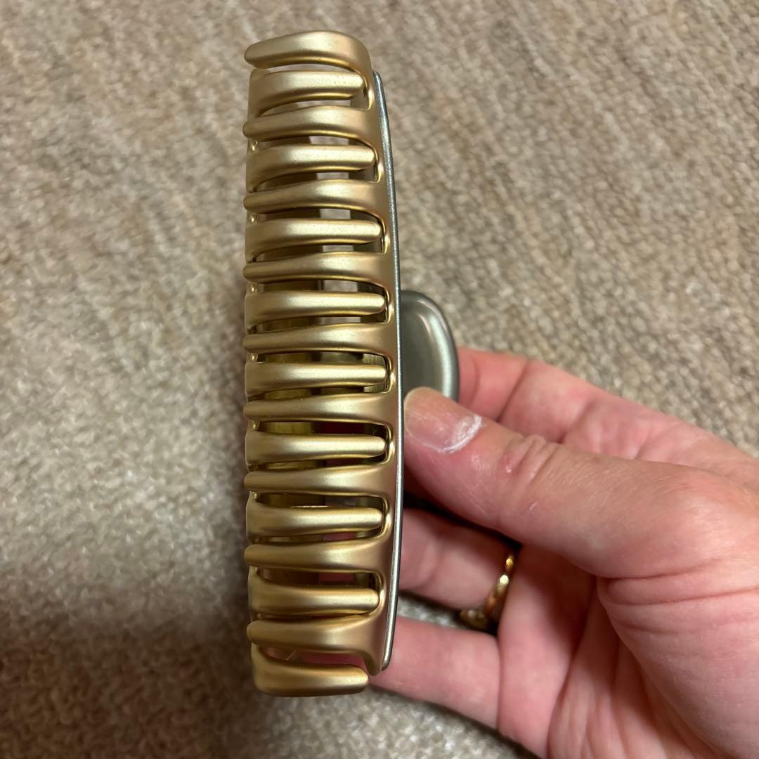 アレクサンドル　ドゥ　パリ　ストーン付きカーキ色ヘアクリップ