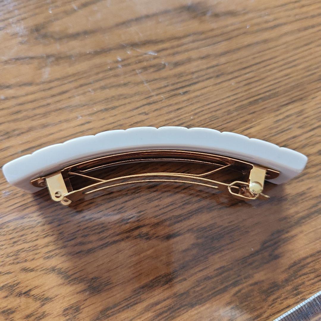 CHANEL チョコバーアイボリー バレッタココマーク入り