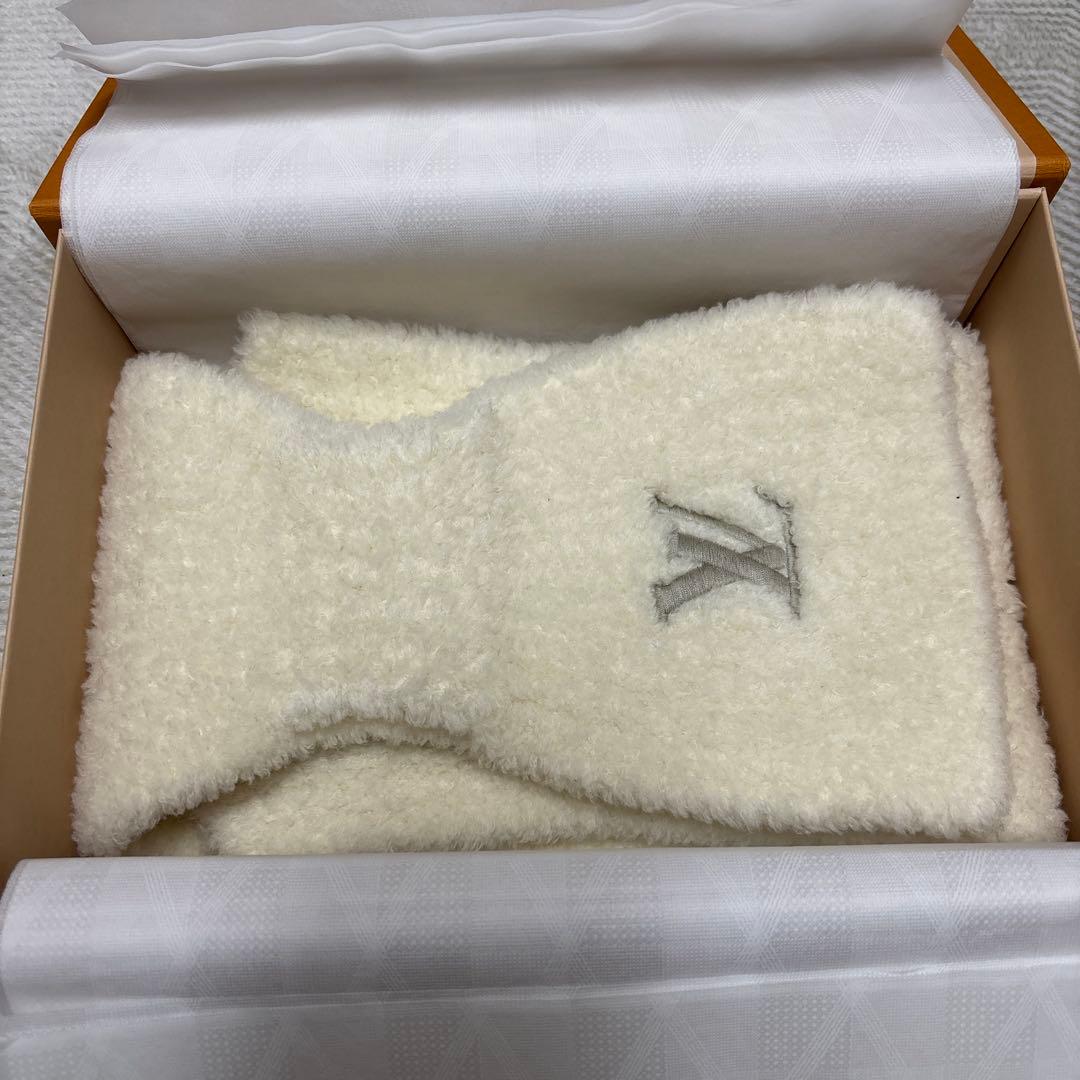 ☆最終お値下げ☆LOUIS VUITTON ホワイトマフラー