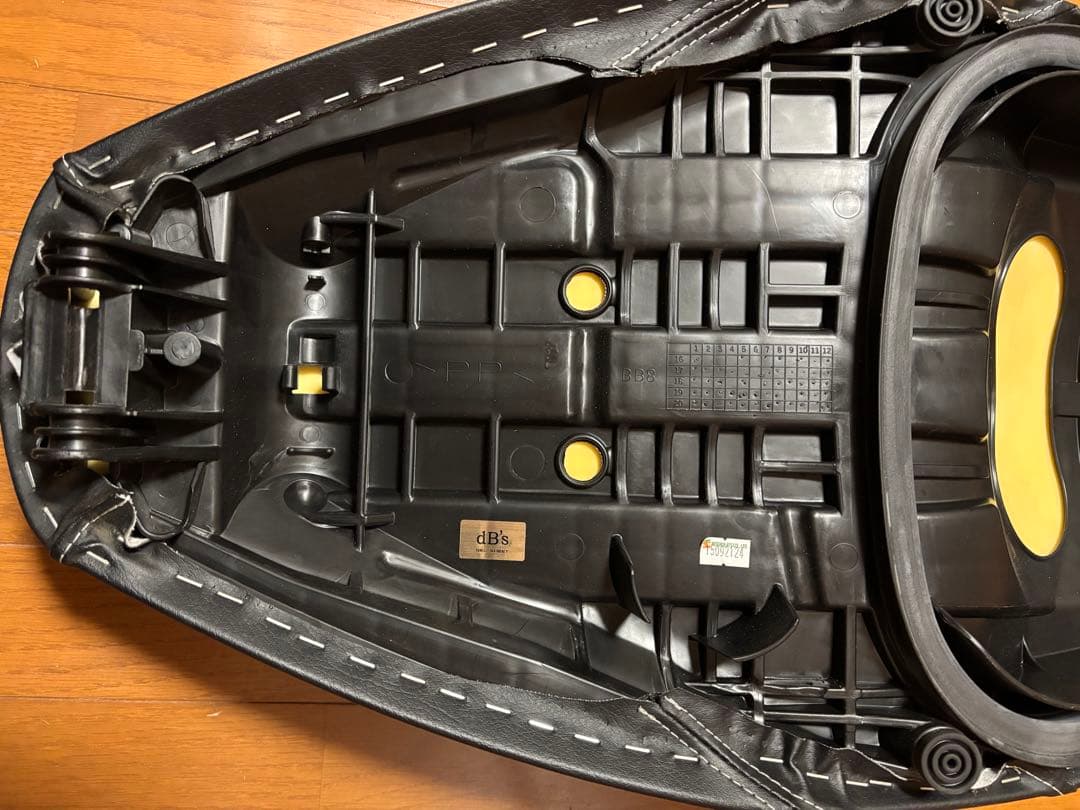 dB's (ディービーズ) ローダウンゲルシート トリシティ155/125