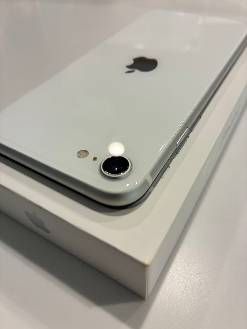 Apple iPhone SE 第2世代 ホワイト 64GB 本体