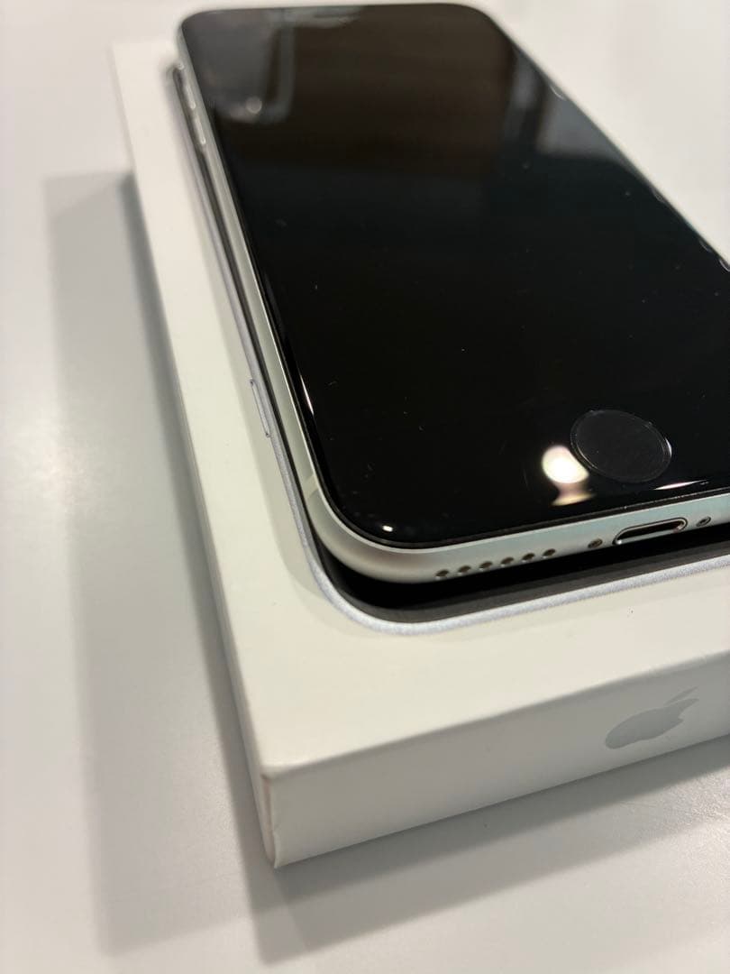 Apple iPhone SE 第2世代 ホワイト 64GB 本体