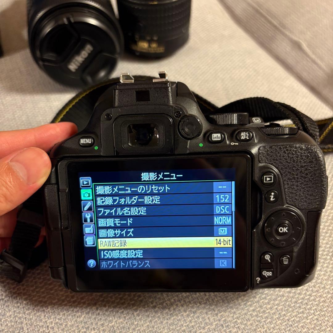 Nikon D5600 ダブルズームキット デジタル一眼レフカメラ