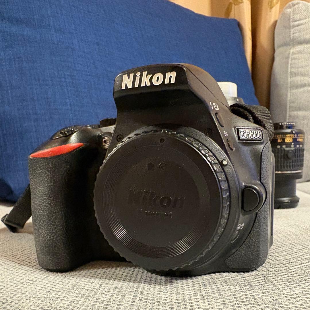 Nikon D5600 ダブルズームキット デジタル一眼レフカメラ